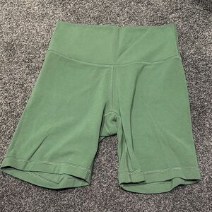 Aritzia TNA bike shorts